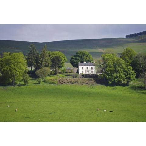 Beautiful 8-Bed House in Angus