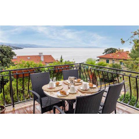 Beautiful apartment in Opatija with WiFi and 3 Bedrooms