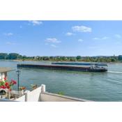 Beautiful apartment right on the Rhine