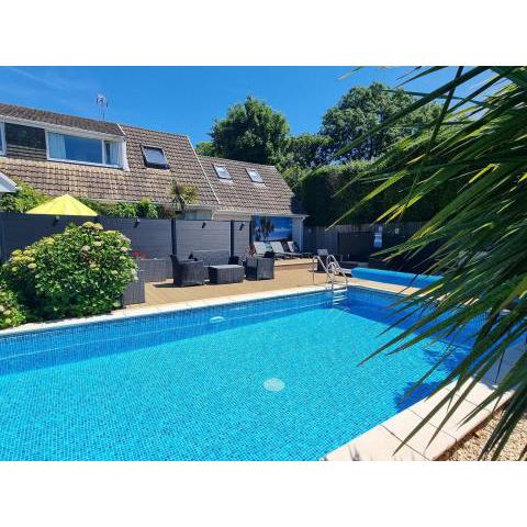 Beautiful apartment with private pool near Tenby