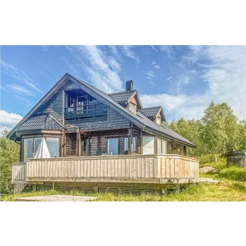 Beautiful home in Bogen i Ofoten with Jacuzzi, Sauna and 2 Bedrooms