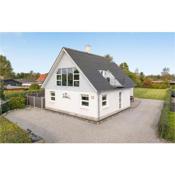 Beautiful home in Hadsund with 5 Bedrooms and WiFi