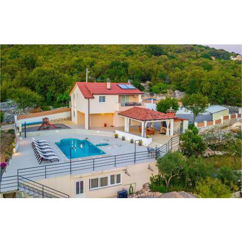 Beautiful home in Nova Sela with 4 Bedrooms, WiFi and Swimming pool