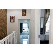 Beautiful London home sleeps 6, 2 minutes to metro