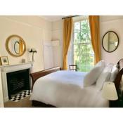 Beautiful Regency Crescent Apartment in Idyllic Location