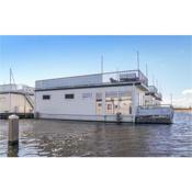 Beautiful ship-boat in Aalsmeer with 2 Bedrooms and WiFi