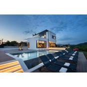 Beautiful Villa Carbon Residence