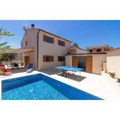 Beautiful villa Cissana with private pool near the beach