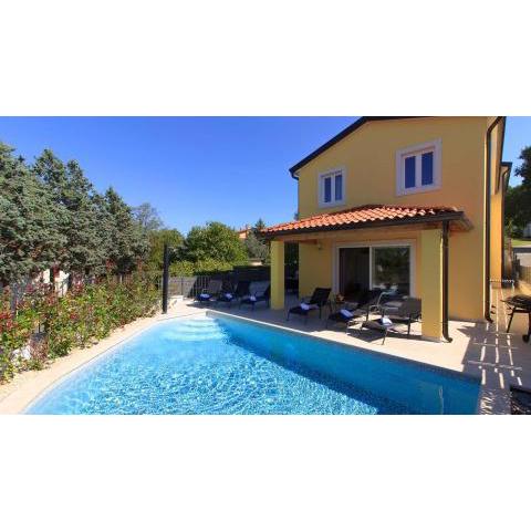 Beautiful villa Mugeba II with pool near the aquapark in Porec