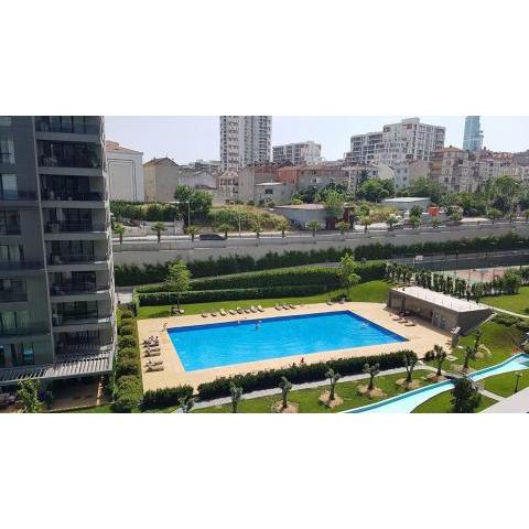 Bel appartement vue piscine