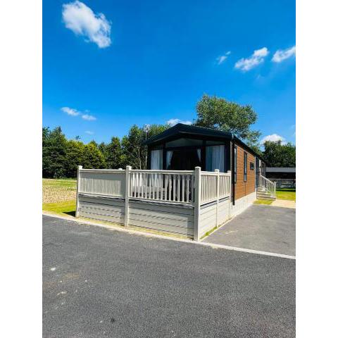 Bellwood Lodge with Hot Tub