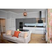 Bernard St - Bright and spacious 1 bed apartment at the Shore!