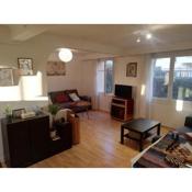 Big Ground floor 2 bedrooms flat in a quiet building & neighborghood