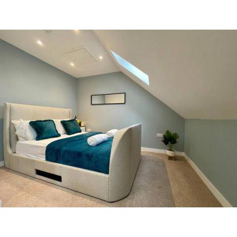 Big Modern House - 15min to NEC - Sleeps 10