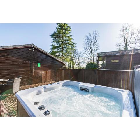 Birch Lodge 19 with Hot Tub