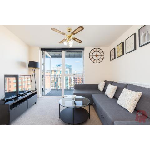 Birmingham City Apartment Skyline Views - Free Parking & Balcony