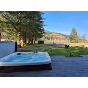 Bonnie Lodge-Lochside Location with Hot Tub