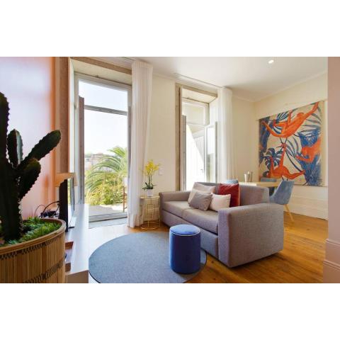 BOUTIQUE Rentals- Urban Garden Apt balcony&garden