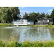 Bramble Lodge with Hot Tub