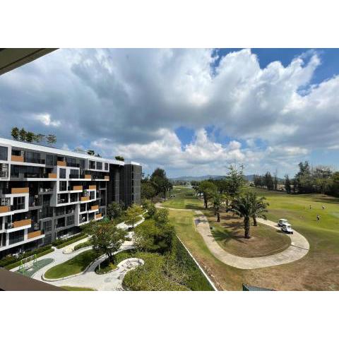 Brand new Condo in Laguna near golf course