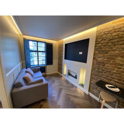 BRAND NEW LUXURY 1 BEDROOM APARTMENT IN LONDON W1