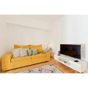 Bright 2 Bedroom Apartment with parking in Lisbon