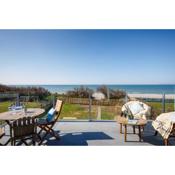 Bright & Dreamy On the Beach Garden & Balcony