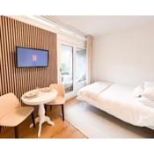 Bright Tiny Studio - Shared Pool & Sauna - Free Parking - Air condition