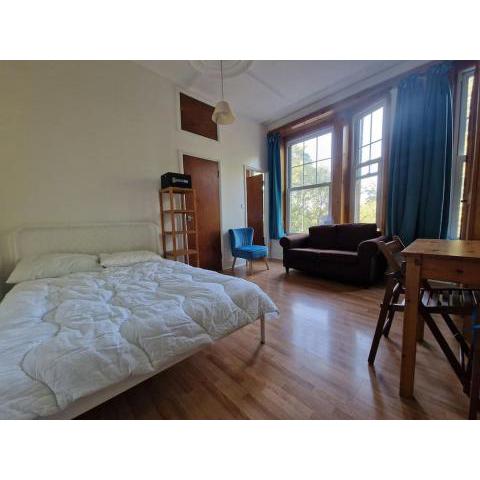 Bright well located studio flat