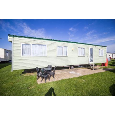 Brilliant 8 berth caravan for hire near Clacton-on-Sea in Essex ref 29047Y