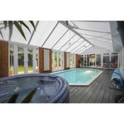 Broadway Pool House with Sauna & Jacuzzi