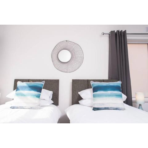 Brynglas Newport flat sleeps 8 - Mycityhaven