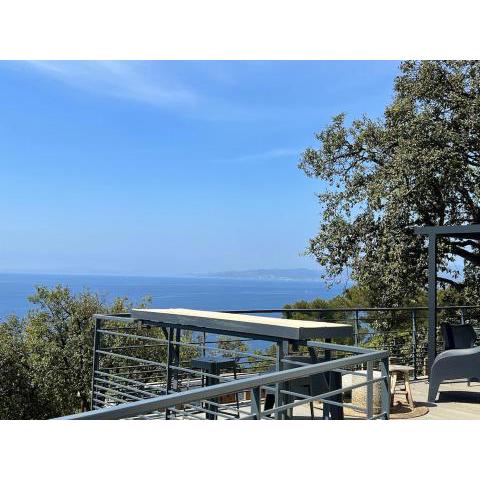 Bungalow de 2 chambres a Saint Raphael a 50 m de la plage avec vue sur la mer piscine partagee et jardin clos