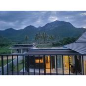 บ้านชายเขาพลูวิลล่า by RC Mountain Pool Villa