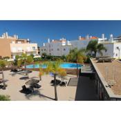 Cabanas Garden - Stunning 2 bedroom apartment - Communal Pool - 2 minuts walking to the river