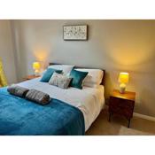 Canada House - Sleeps 6 -3 King or 6 Single Ideal for contractors