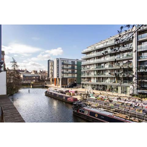 Canal-side apartment in Shoreditch