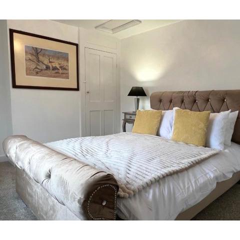 Canterbury Holiday Home Sleeps 6 FREE Parking City Centre Location