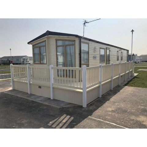 Captivating 3-Bed Caravan at Golden Palm Skegness