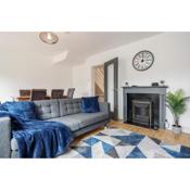 Carlile House - In London 5 bedroom Free Parking & Garden by Damask Homes
