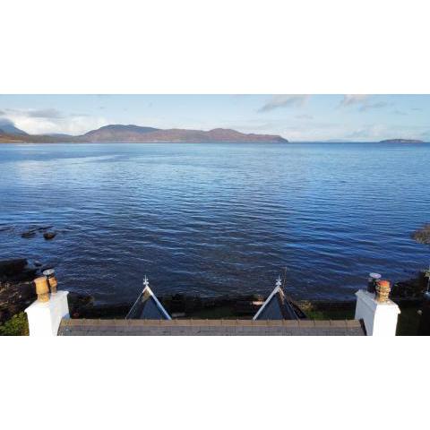 Carnmhor, Isle of Skye - Stunning 242 year old cottage on its own sea shore!