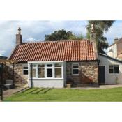 Carpenters Cottage- coastal stay with garden