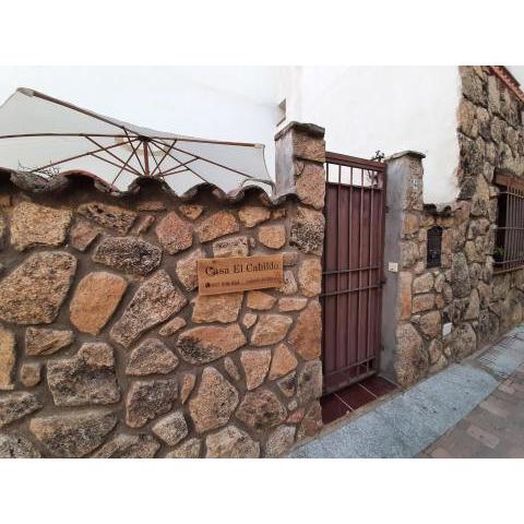 Casa con patio y chimenea en Piedralaves