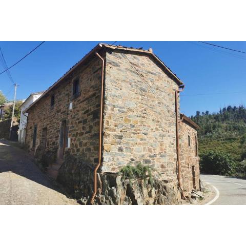 Casa do Linho 400 year old country cottage