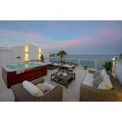Casa Latino - Oceanfront - Luxury & Charming villa- Jacuzzi at Rooftop