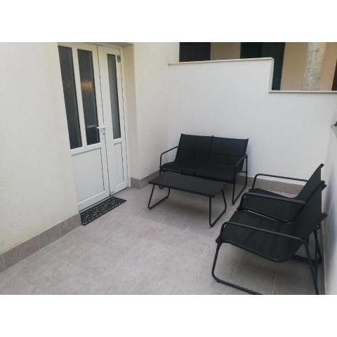 Center Apartment with Terrace and Free Parking