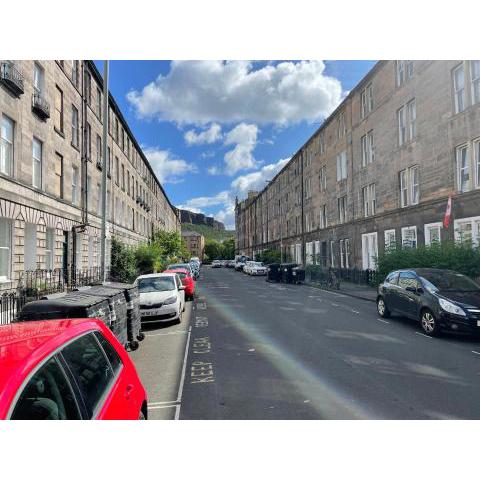 Central Spacious Fantastic 10 minutes to Royal Mile Newington Apartment