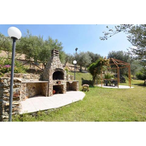 CHALET TRA GLI ULIVI: • giardino • WiFi • A/C • bbq