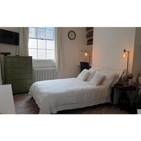 Charming 1-Wall Bed Comfortable Studio in NWLondon