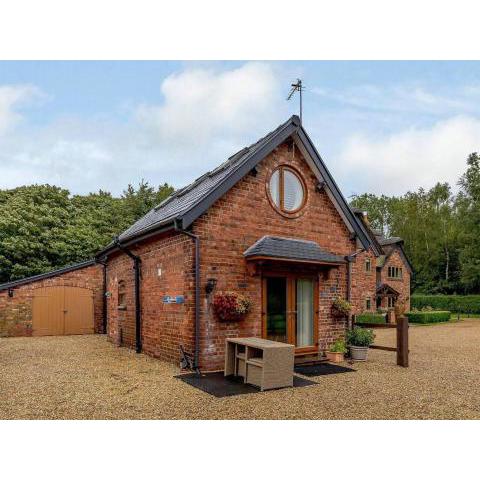 Charming 2-Bed Cottage in Toft Knutsford